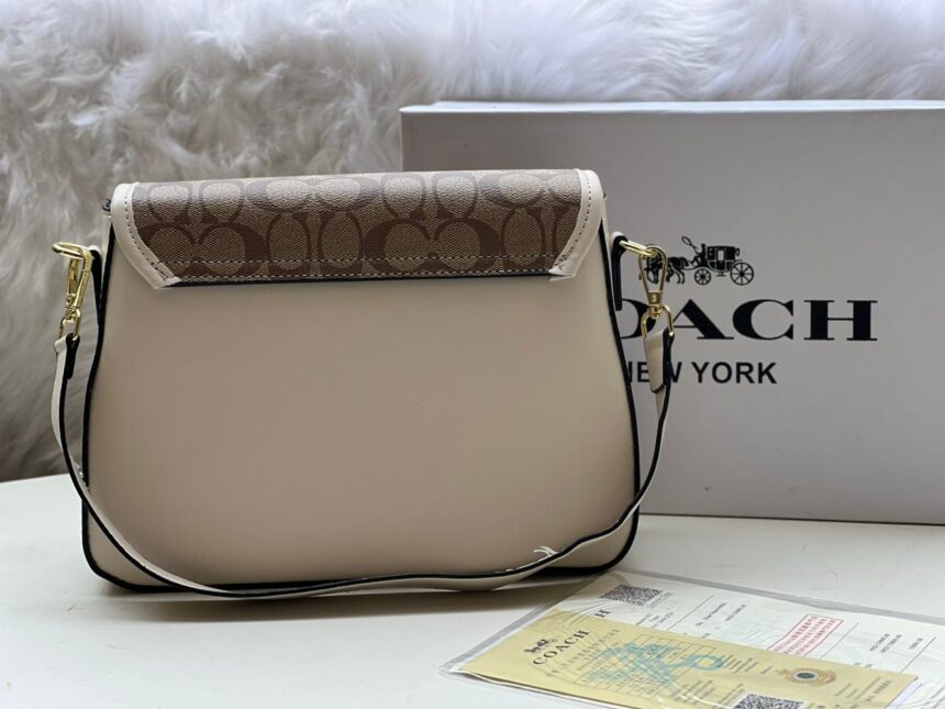 Coach – White Crossbody Bag